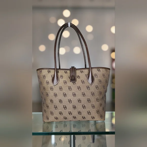 Classic & Vintage Dooney & Bourke Signature Collection Bag W/Bling Heart Charm - Picture 6 of 16